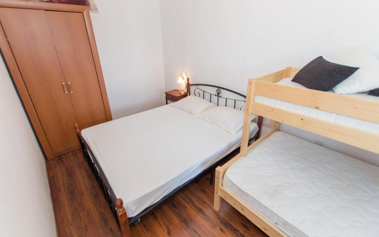 Near The Beach Apartments Jagodia Brela Extérieur photo