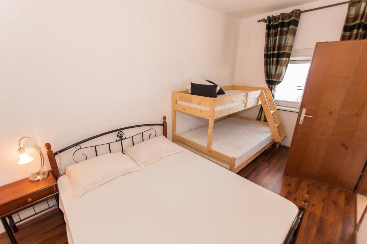 Near The Beach Apartments Jagodia Brela Extérieur photo