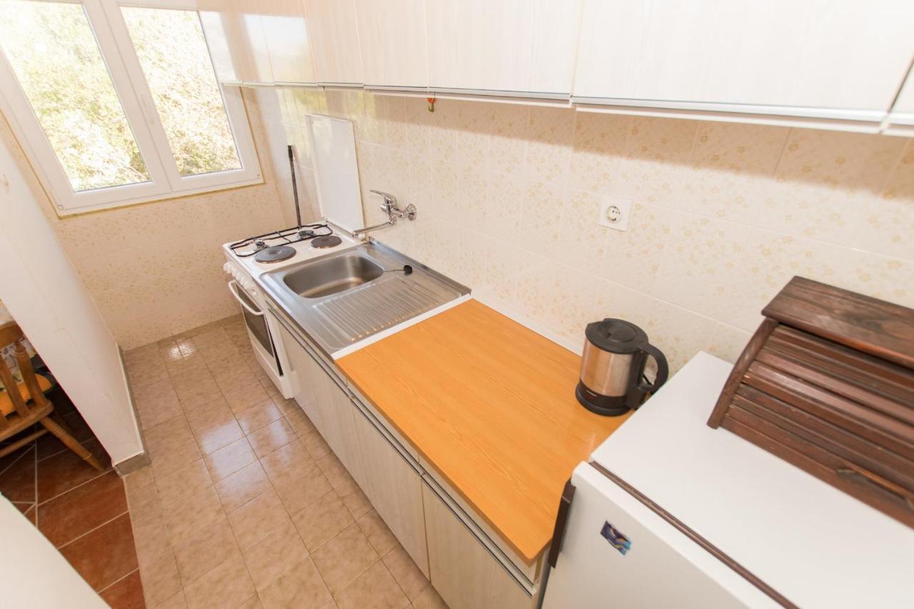 Near The Beach Apartments Jagodia Brela Extérieur photo