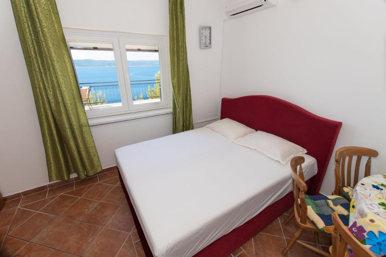 Near The Beach Apartments Jagodia Brela Extérieur photo
