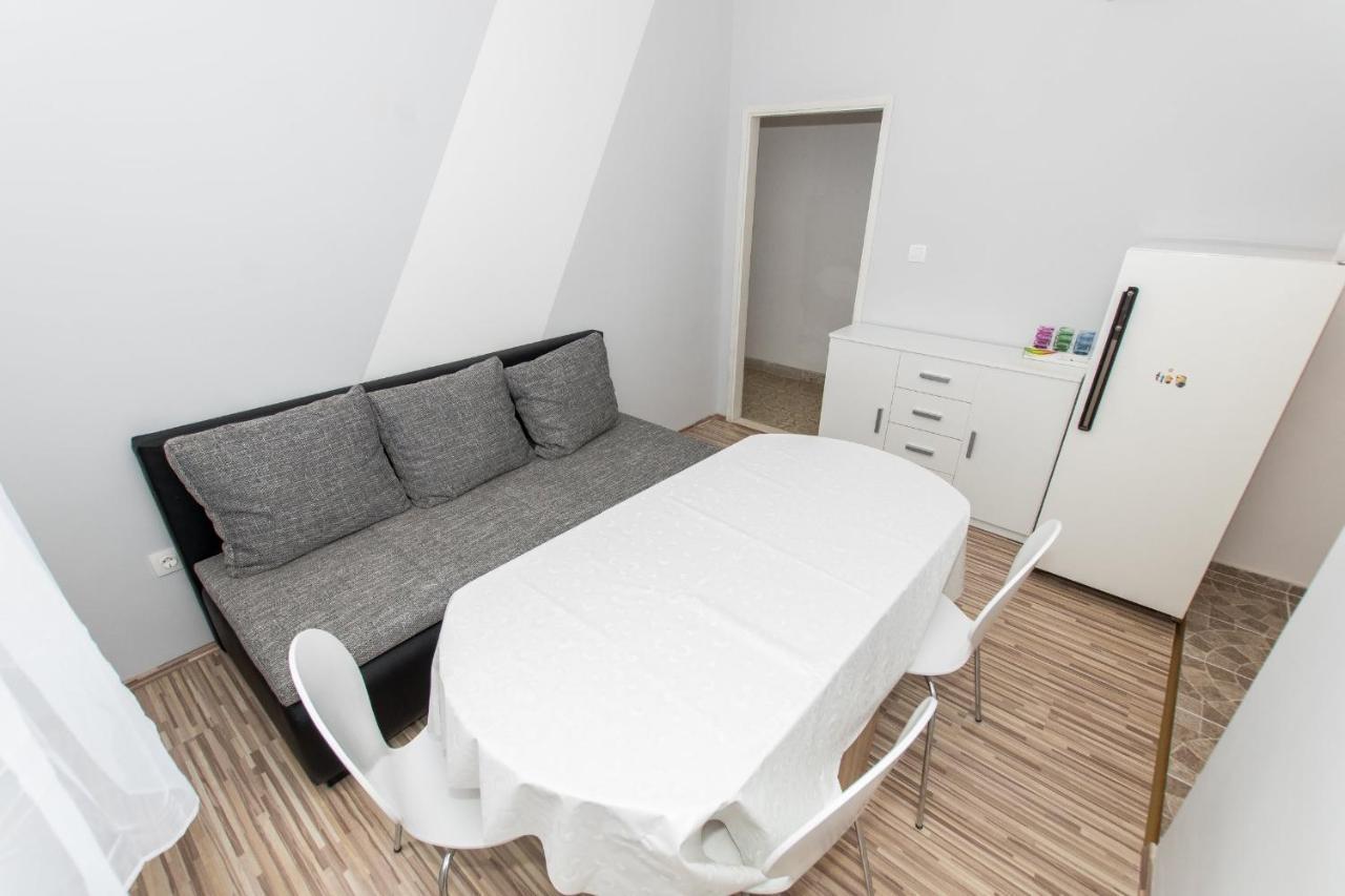 Near The Beach Apartments Jagodia Brela Extérieur photo