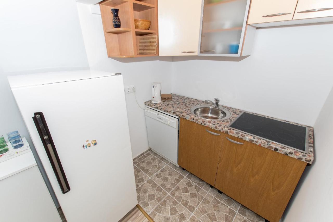 Near The Beach Apartments Jagodia Brela Extérieur photo
