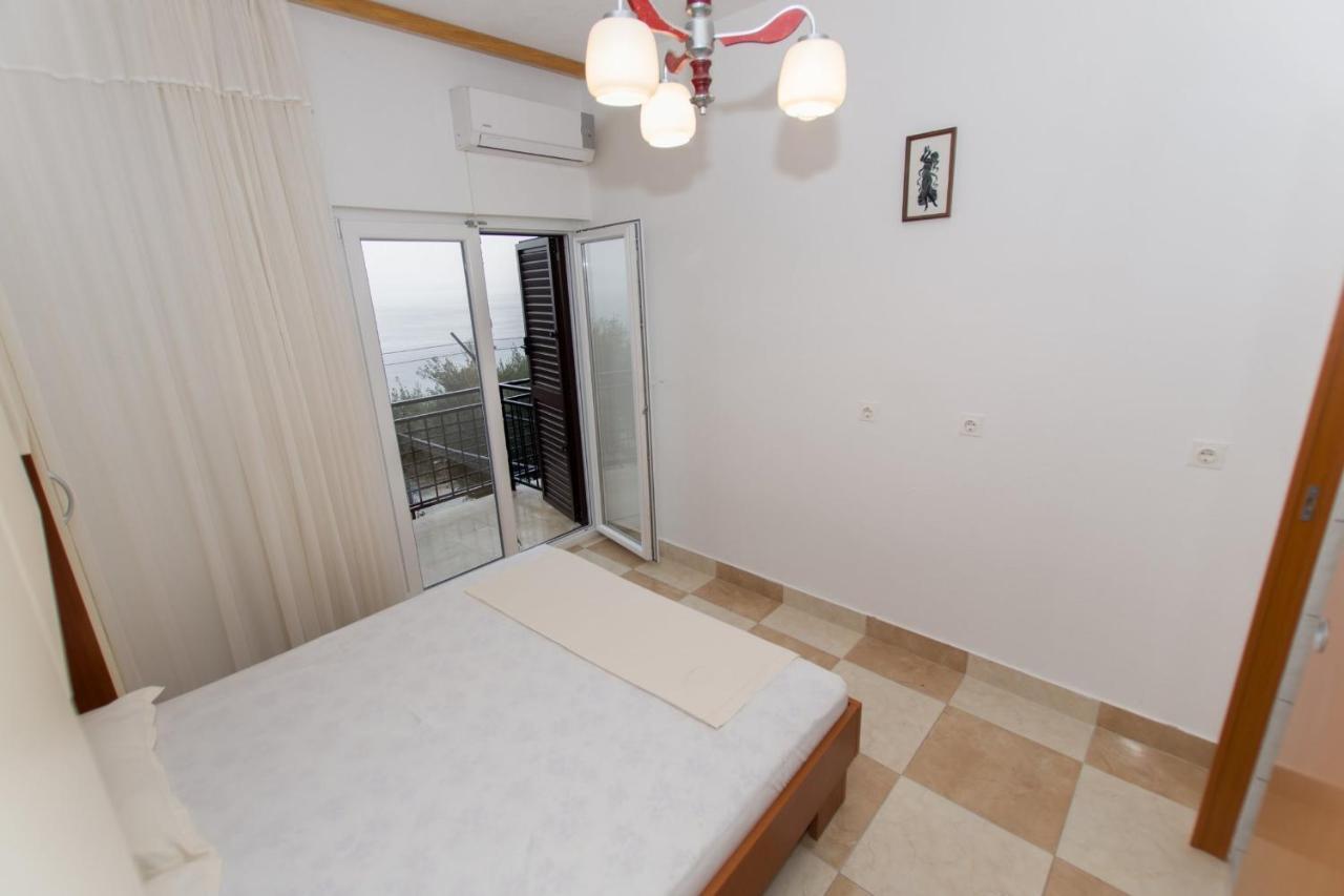Near The Beach Apartments Jagodia Brela Extérieur photo