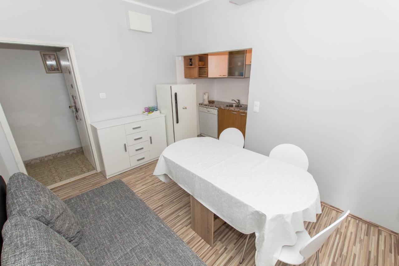 Near The Beach Apartments Jagodia Brela Extérieur photo