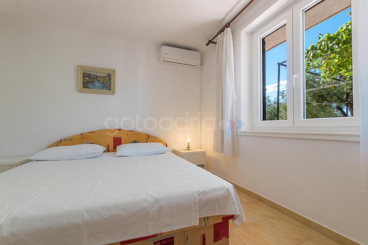 Near The Beach Apartments Jagodia Brela Extérieur photo