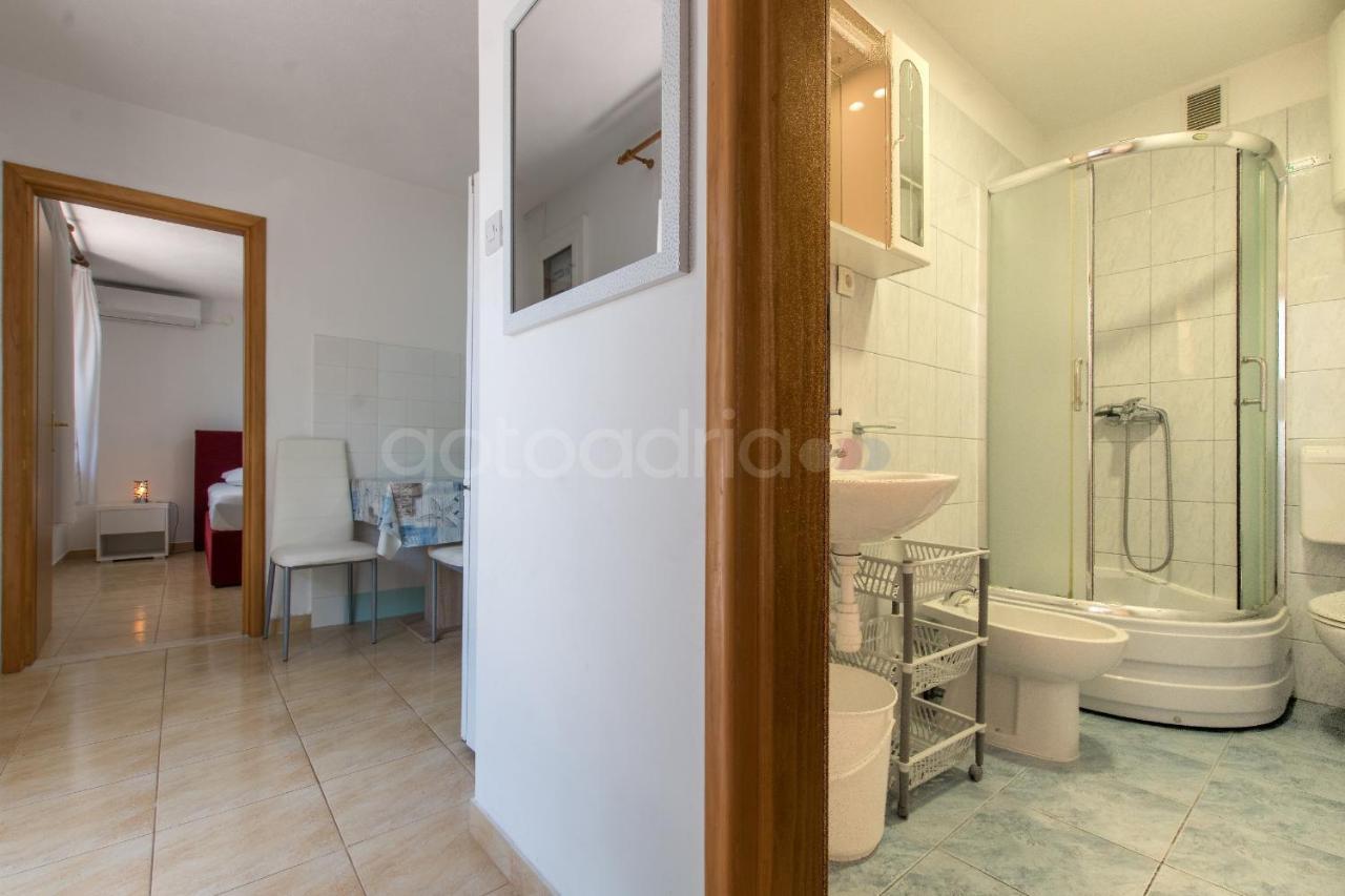 Near The Beach Apartments Jagodia Brela Extérieur photo