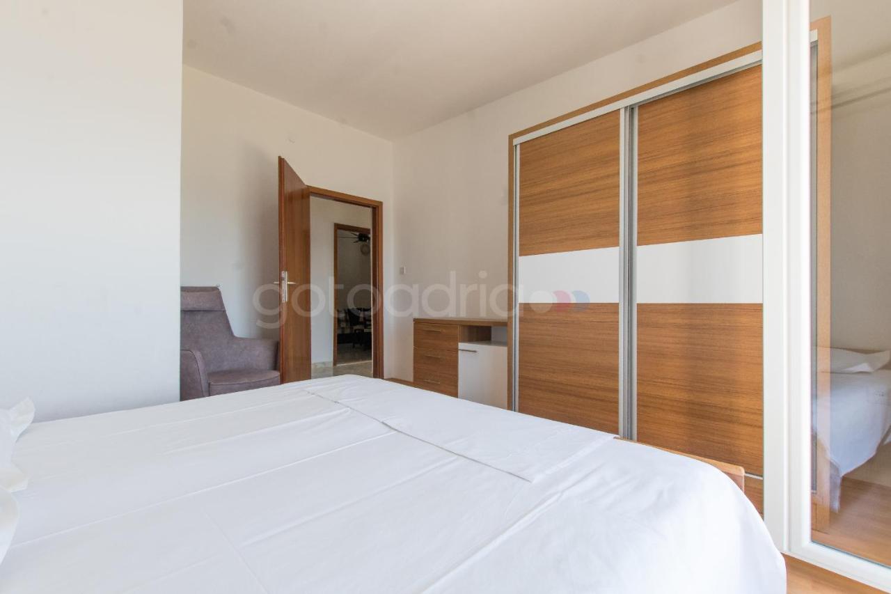Near The Beach Apartments Jagodia Brela Extérieur photo