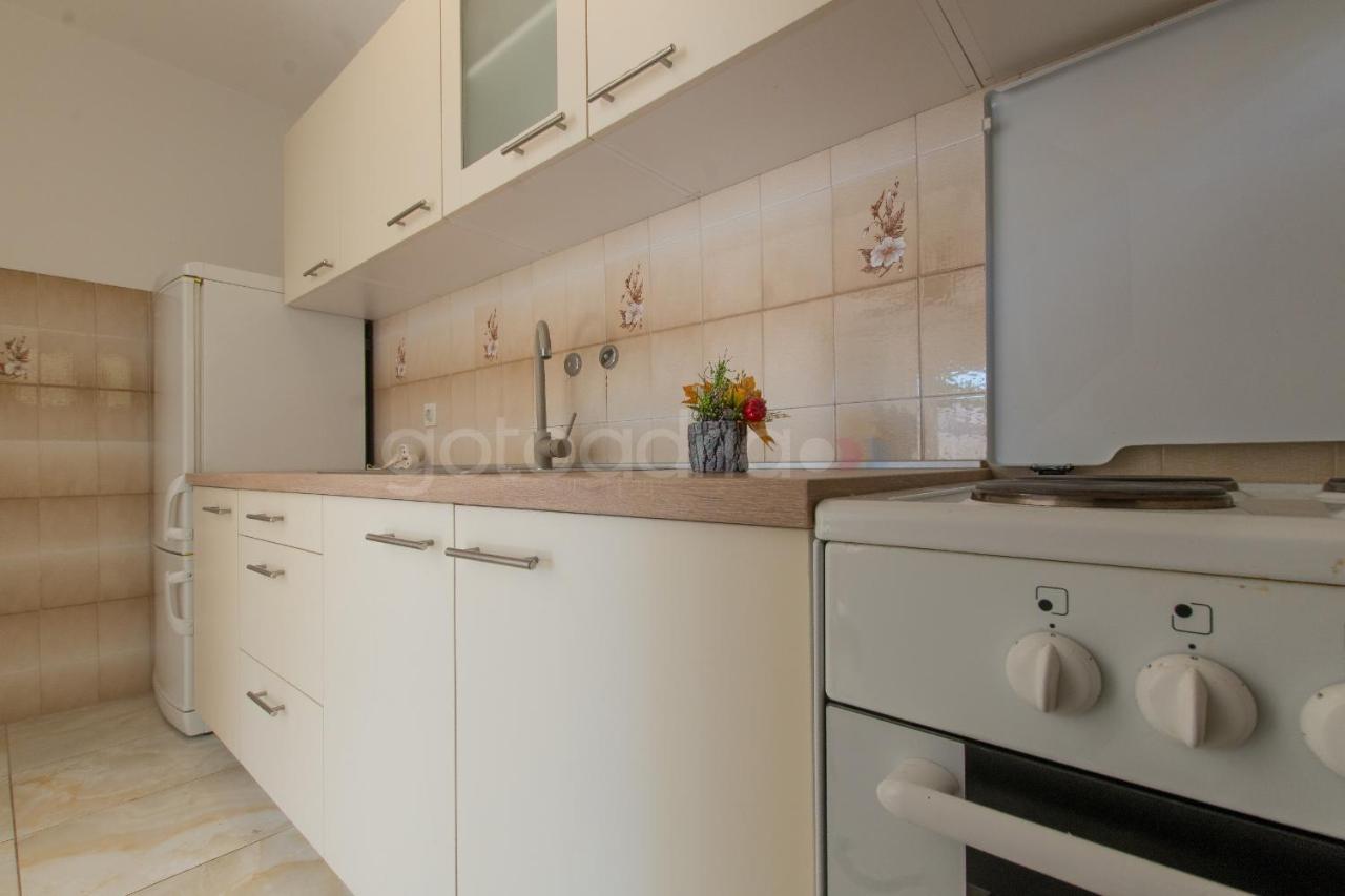 Near The Beach Apartments Jagodia Brela Extérieur photo