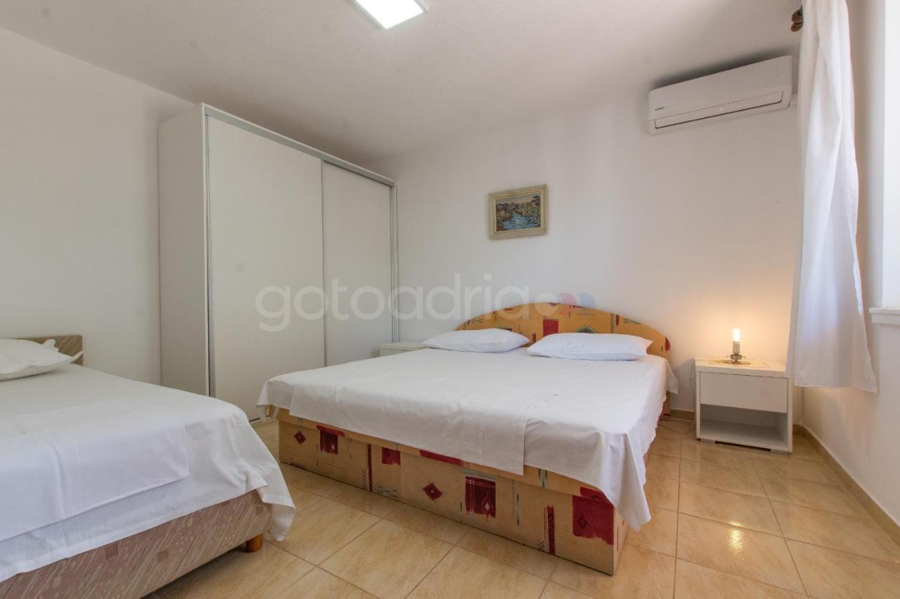 Near The Beach Apartments Jagodia Brela Extérieur photo