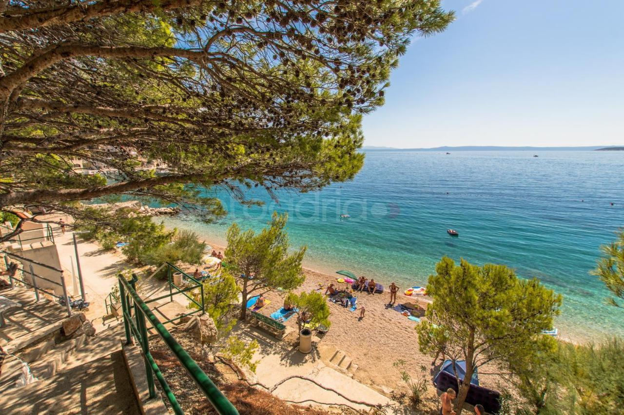 Near The Beach Apartments Jagodia Brela Extérieur photo