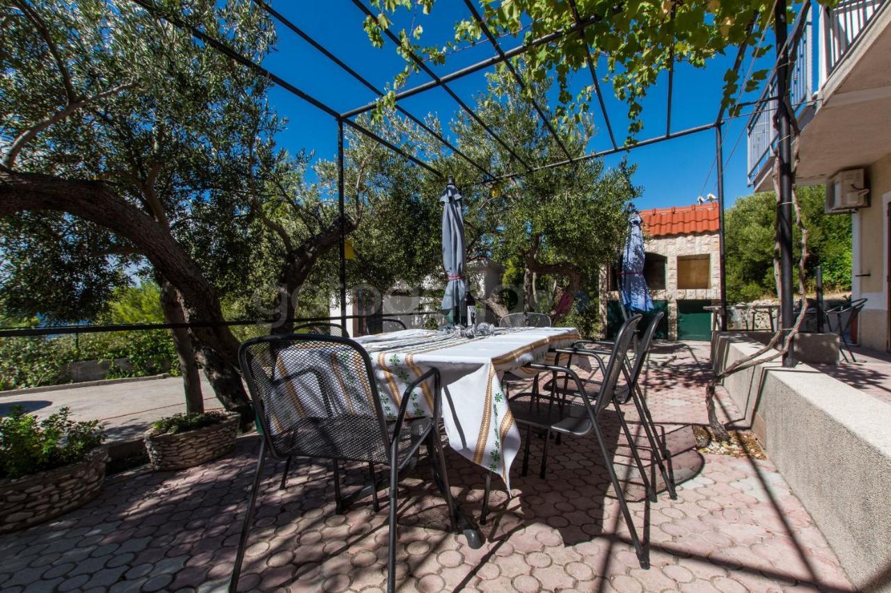 Near The Beach Apartments Jagodia Brela Extérieur photo