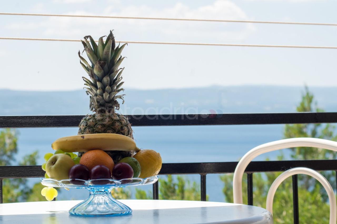 Near The Beach Apartments Jagodia Brela Extérieur photo