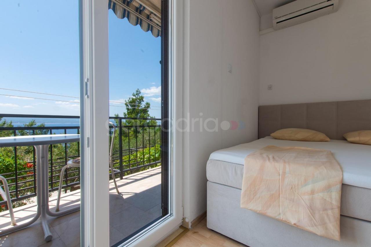 Near The Beach Apartments Jagodia Brela Extérieur photo
