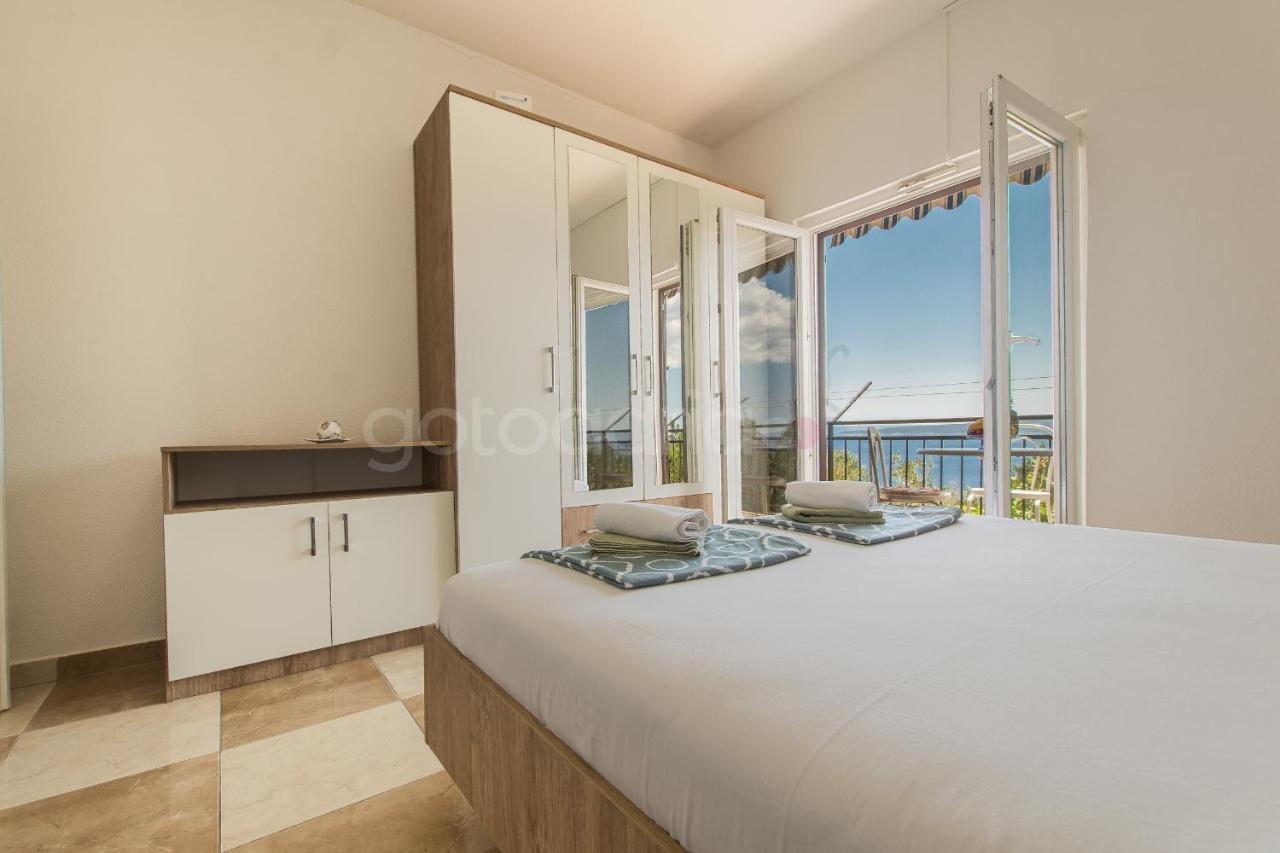 Near The Beach Apartments Jagodia Brela Extérieur photo