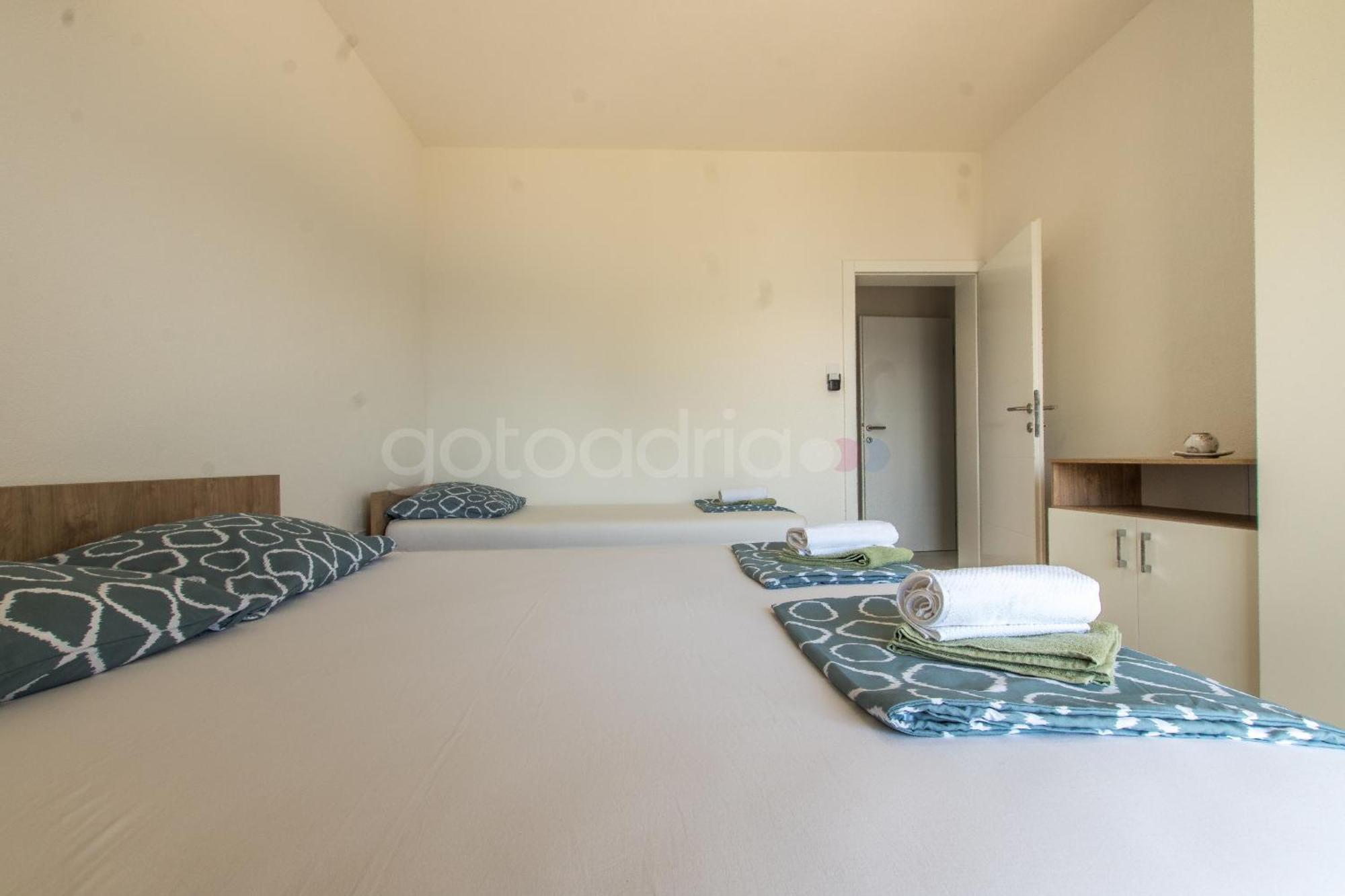 Near The Beach Apartments Jagodia Brela Extérieur photo