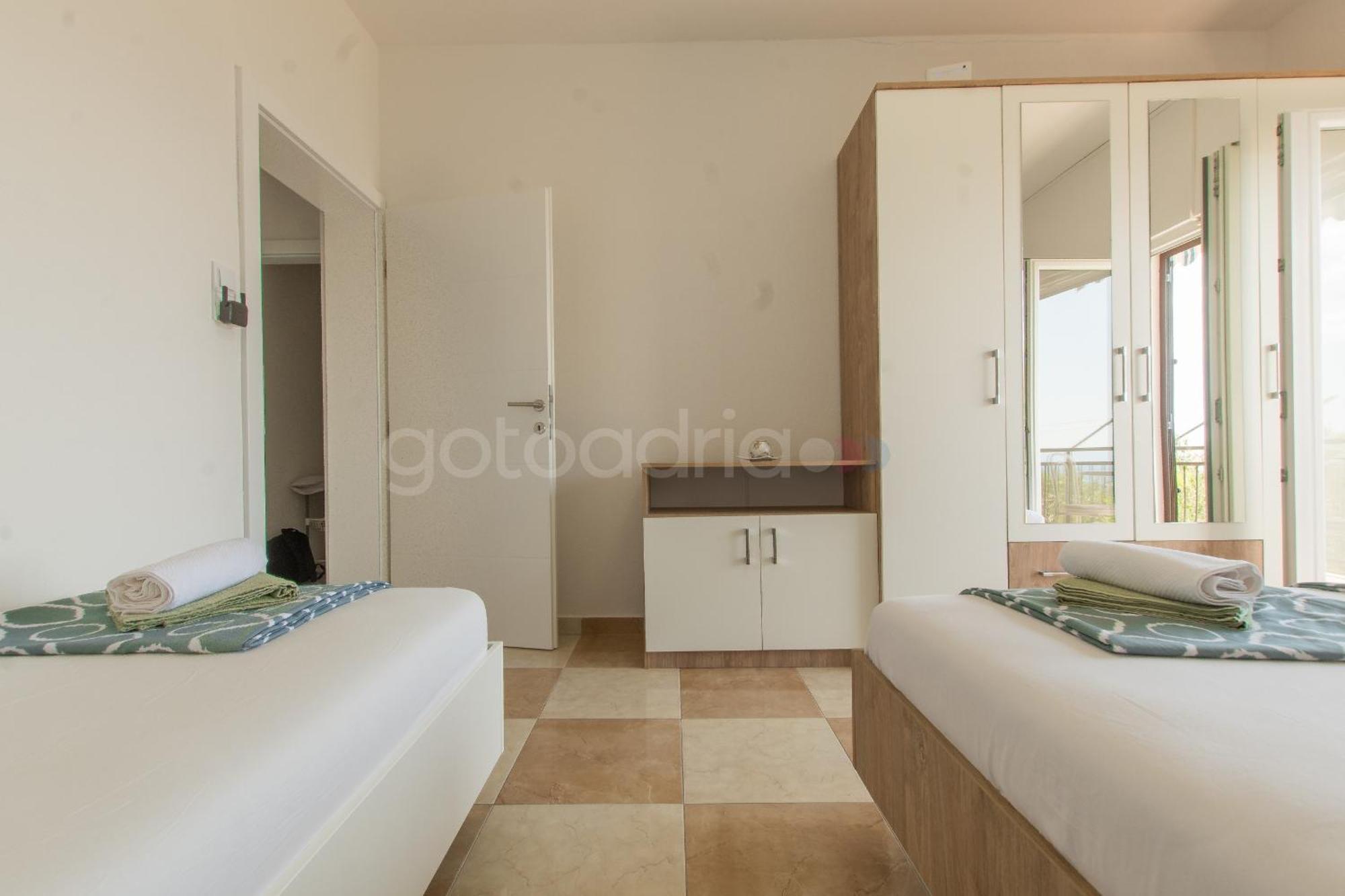 Near The Beach Apartments Jagodia Brela Extérieur photo