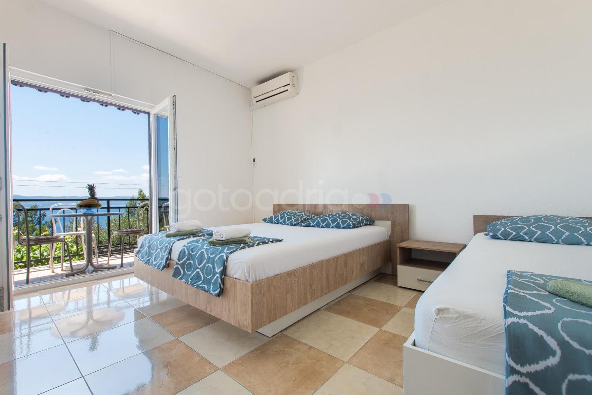 Near The Beach Apartments Jagodia Brela Extérieur photo
